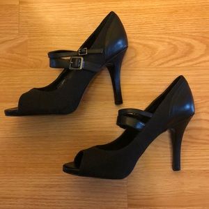 Designer Tahari black peep toes